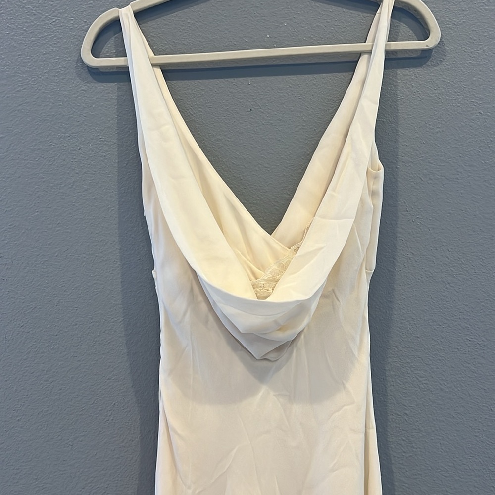 Elegant V-Neck Cream Wedding Dress - Picture 4 of 6